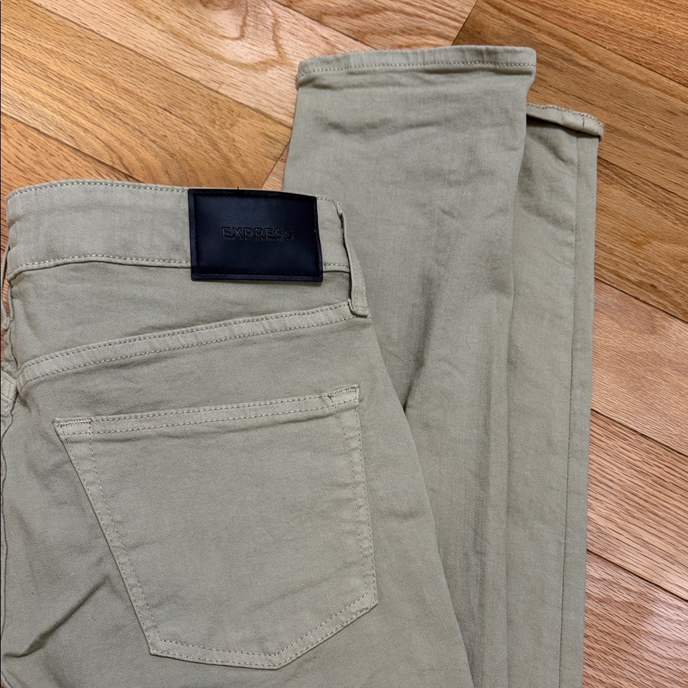 Express Men's Khaki Skinny Jeans New, no tags. Never worn. 33/30.